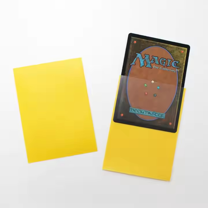 Gepersonaliseerde transparante PVC-spelkaartbeschermer, duurzame bescherming met duurzame OPP-tas